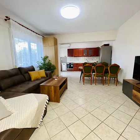 Elia Lägenhet Karianí